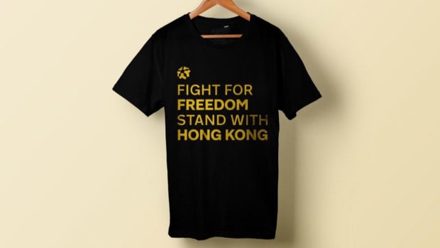 Lakers fan raises $43K for Stand for Hong Kong shirts